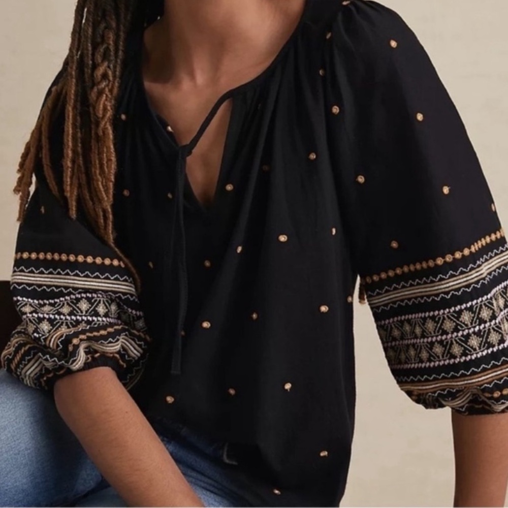 Anthropologie Calanthe Embroidered Boho Tee Size Medium